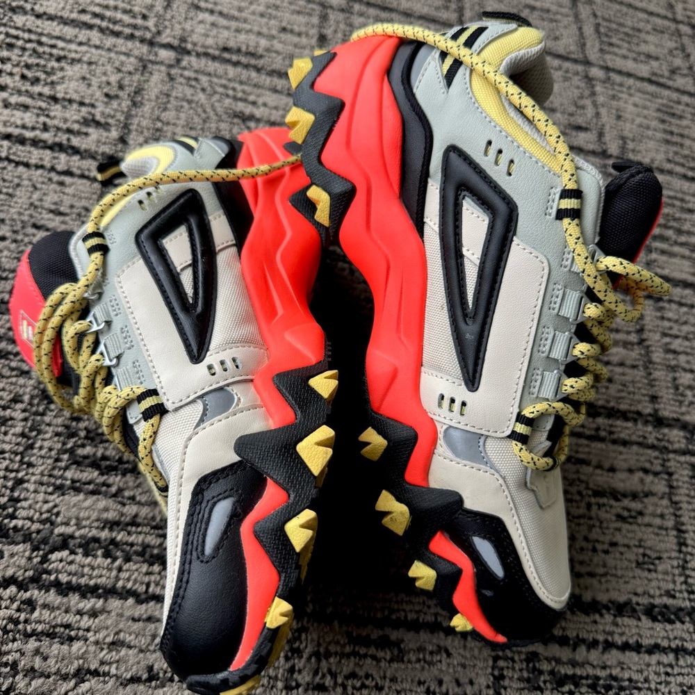 Fila Oakmont TR Trail Sneaker - Picture 2 of 11